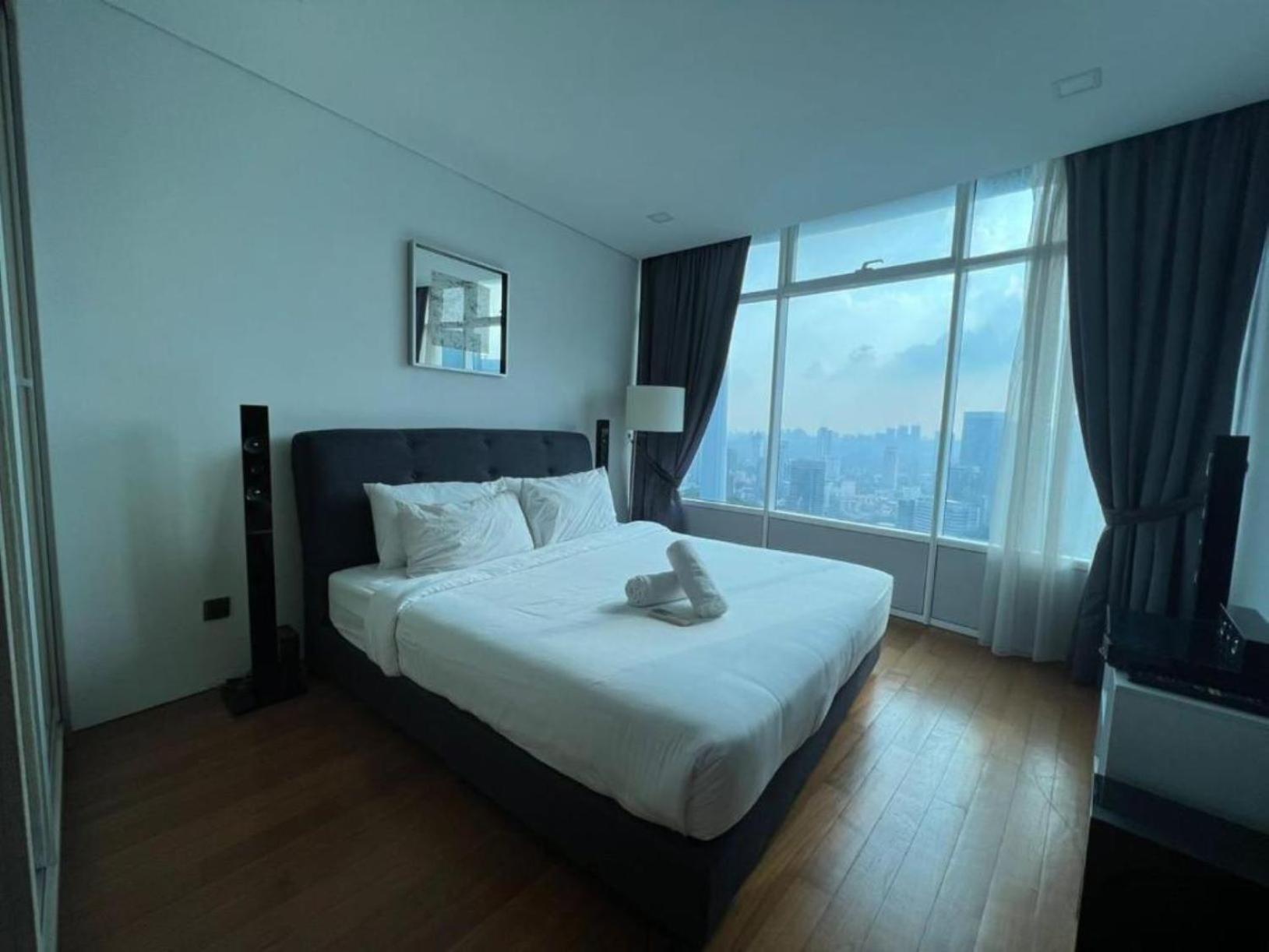 Apartment Vortex Klcc By Cozy White